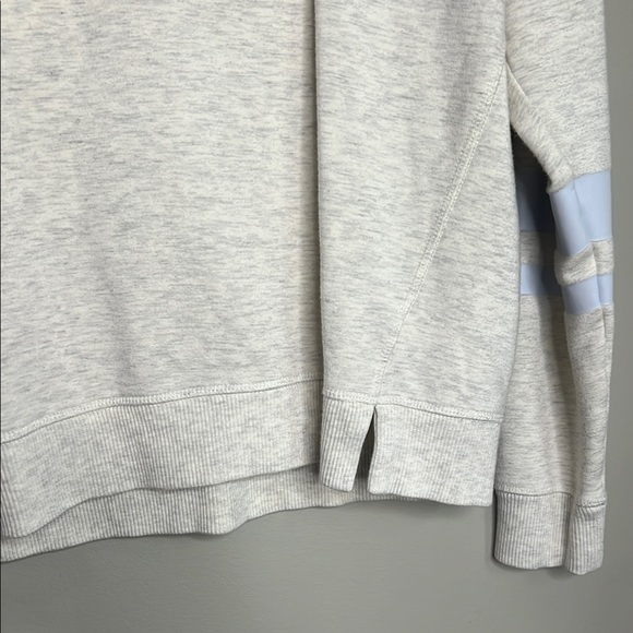 Vineyard Vine Light Gray Sweatshirt with Blue Stripes Womens Small - Picture 5 of 7